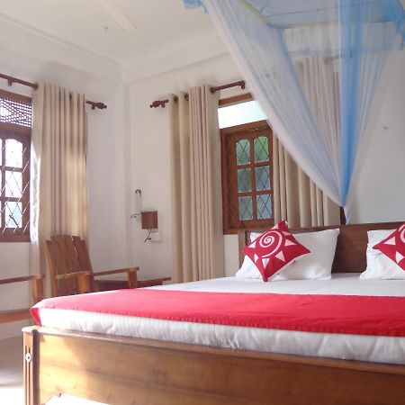 Nisha Homestay Inn Peradeniya Exterior foto