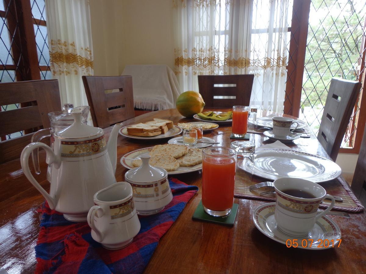 Nisha Homestay Inn Peradeniya Exterior foto