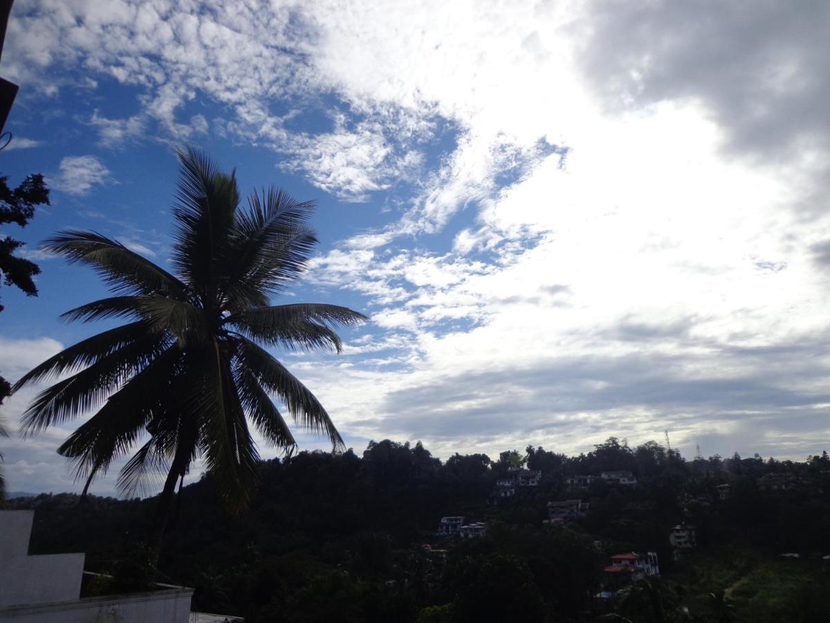 Nisha Homestay Inn Peradeniya Exterior foto