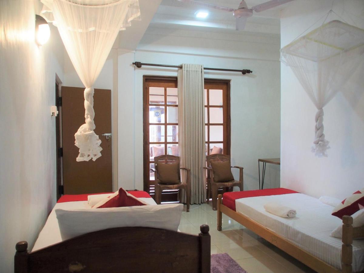 Nisha Homestay Inn Peradeniya Exterior foto