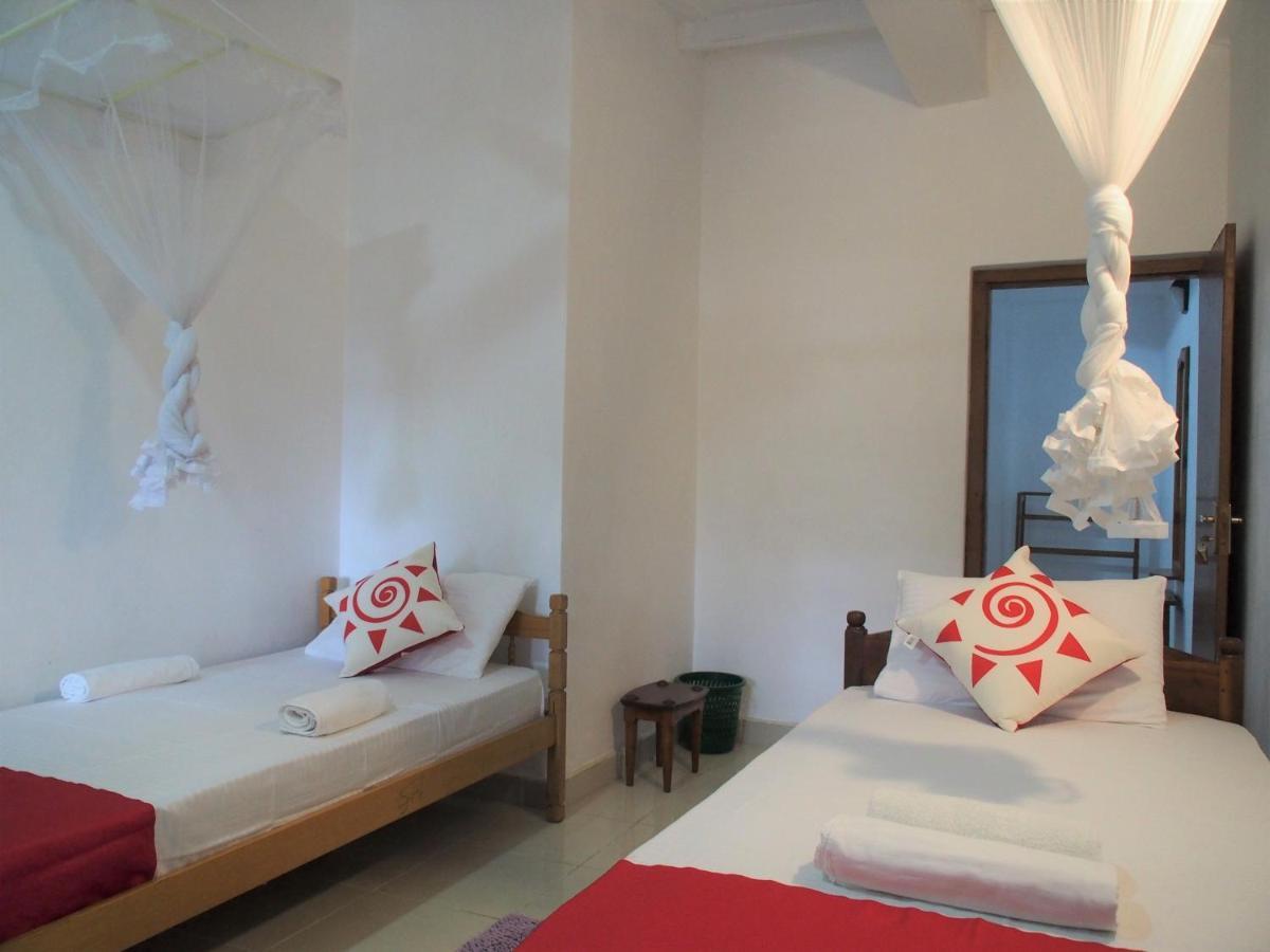 Nisha Homestay Inn Peradeniya Exterior foto